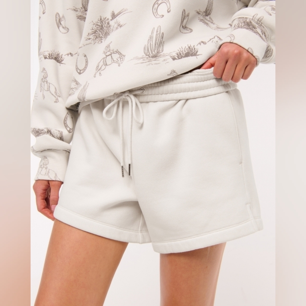 Mid Rise Sunday Short In Light Gray - Picture 11 of 14